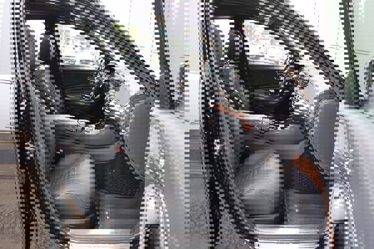 Used 2019 Mercedes-Benz S 560 Sedan image 36