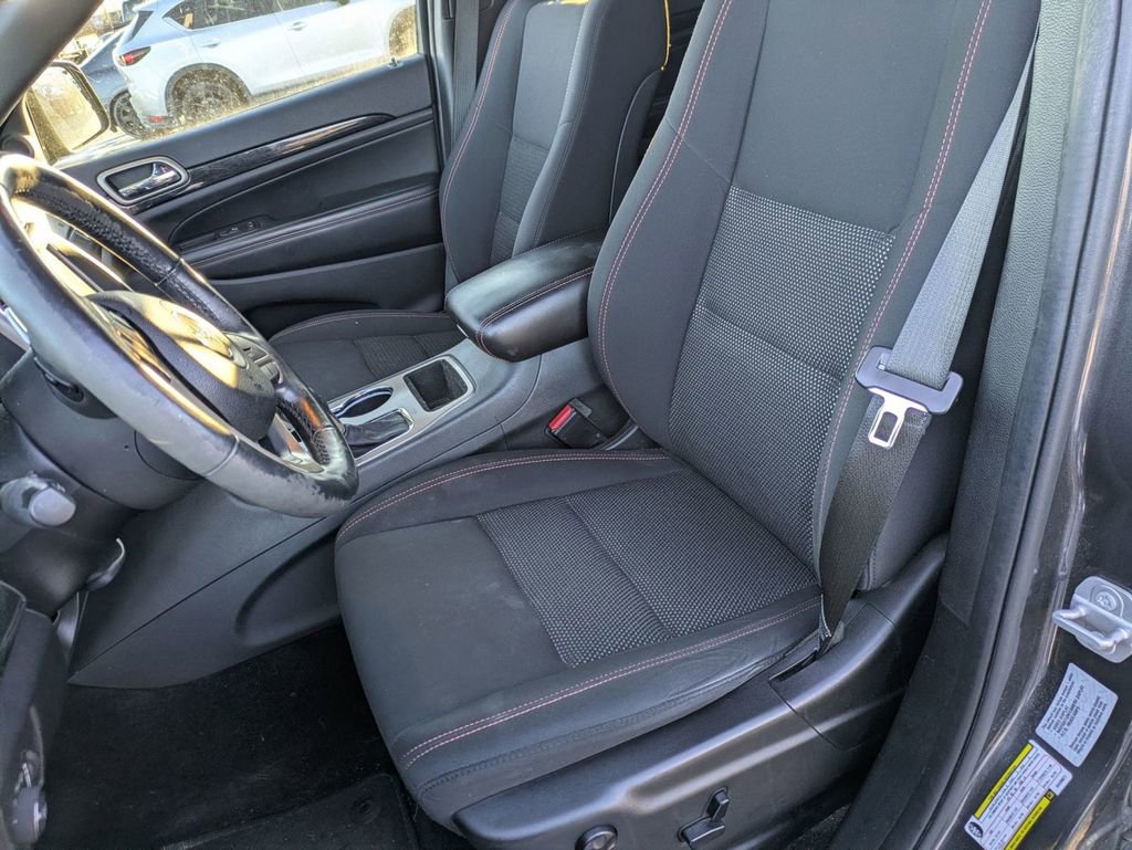 Used 2016 Jeep Grand Cherokee Laredo 75th Anniversary image 13