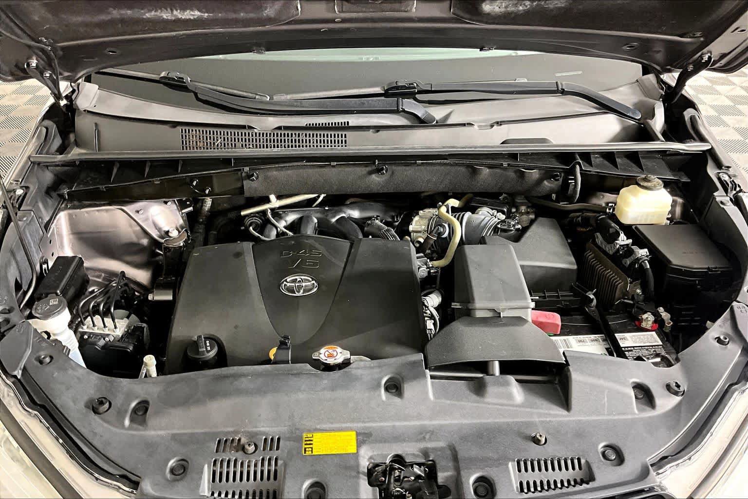 Used 2019 Toyota Highlander XLE AWD/4WD image 30