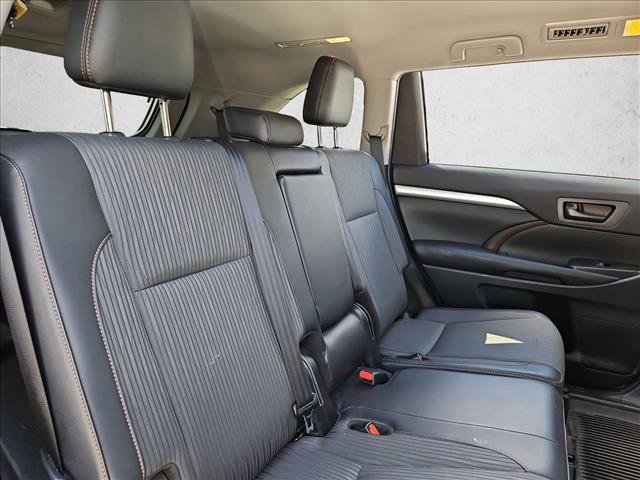 Certified 2019 Toyota Highlander Plus FWD image 20