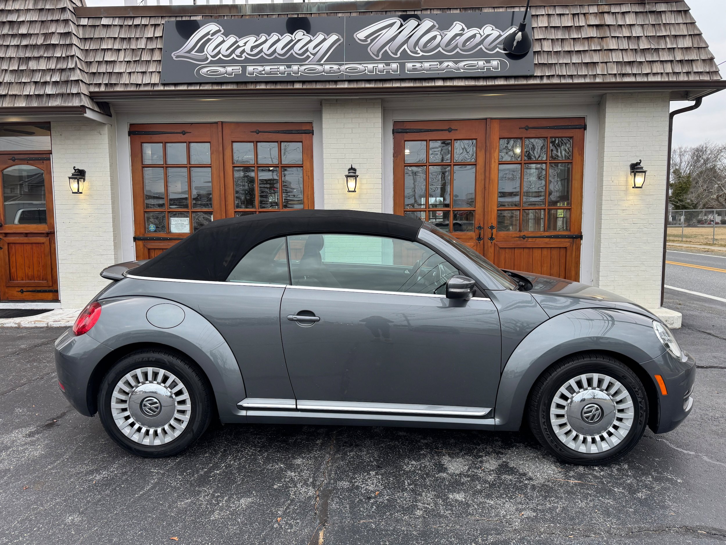 Used 2013 Volkswagen Beetle 2.5 image 1