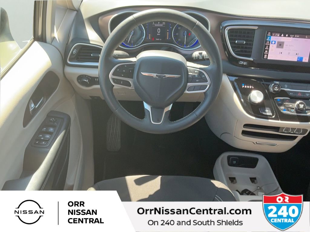 Used 2023 Chrysler Voyager LX image 15