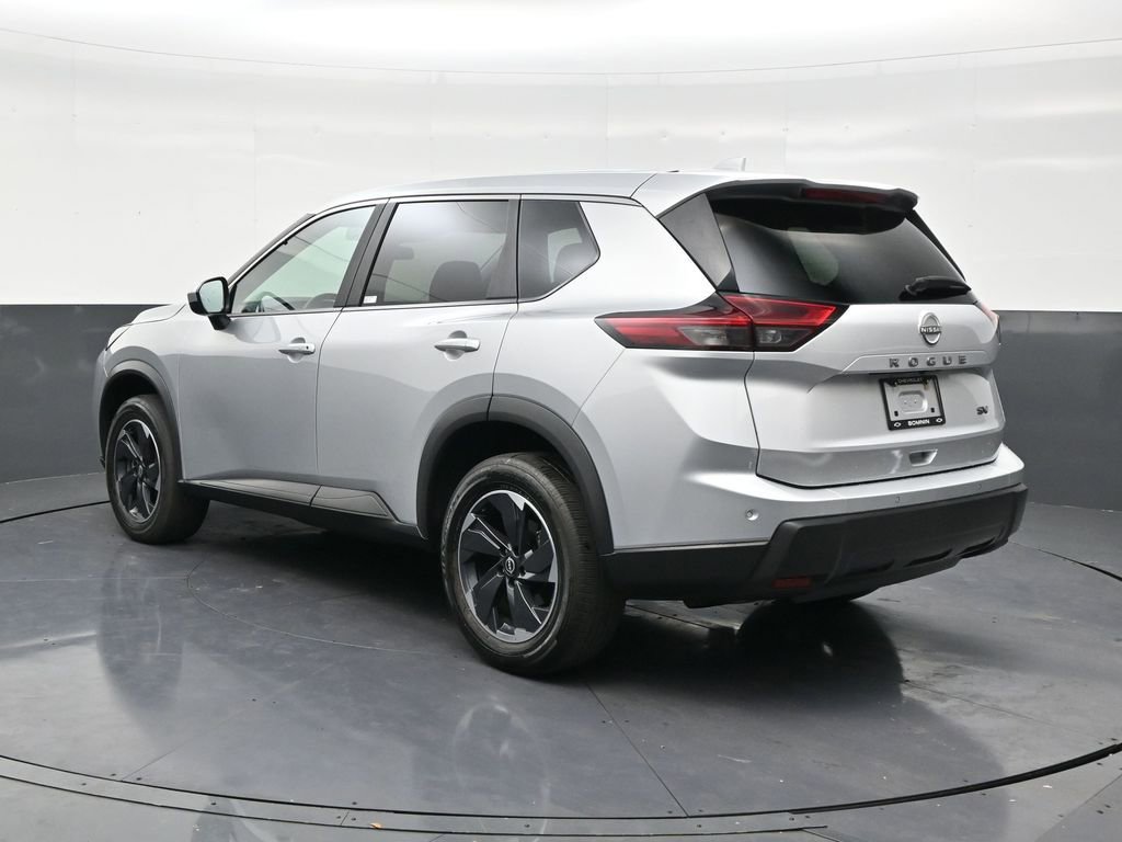 Used 2024 Nissan Rogue SV image 3