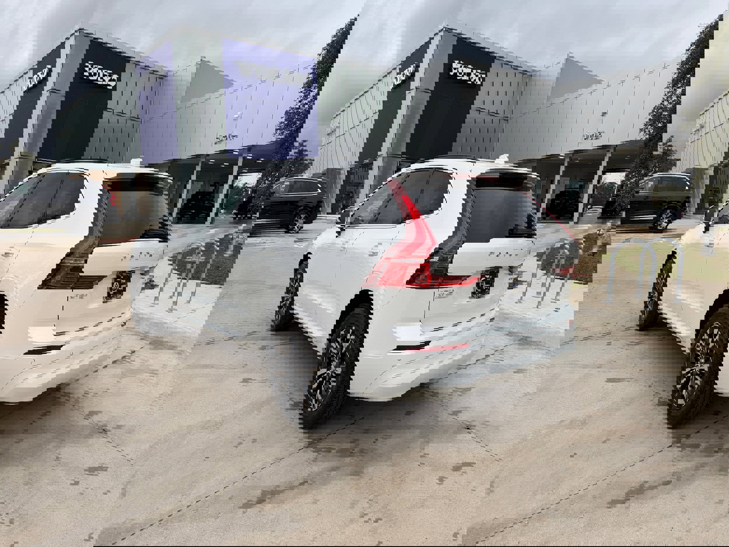 Certified 2023 Volvo XC60 B5 Core image 4