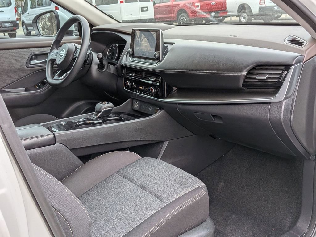 Used 2021 Nissan Rogue SV image 21