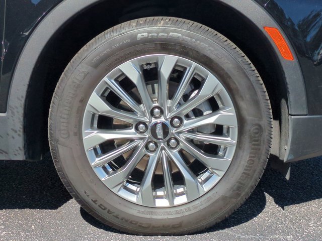 Used 2025 Cadillac XT4 Premium Luxury image 12