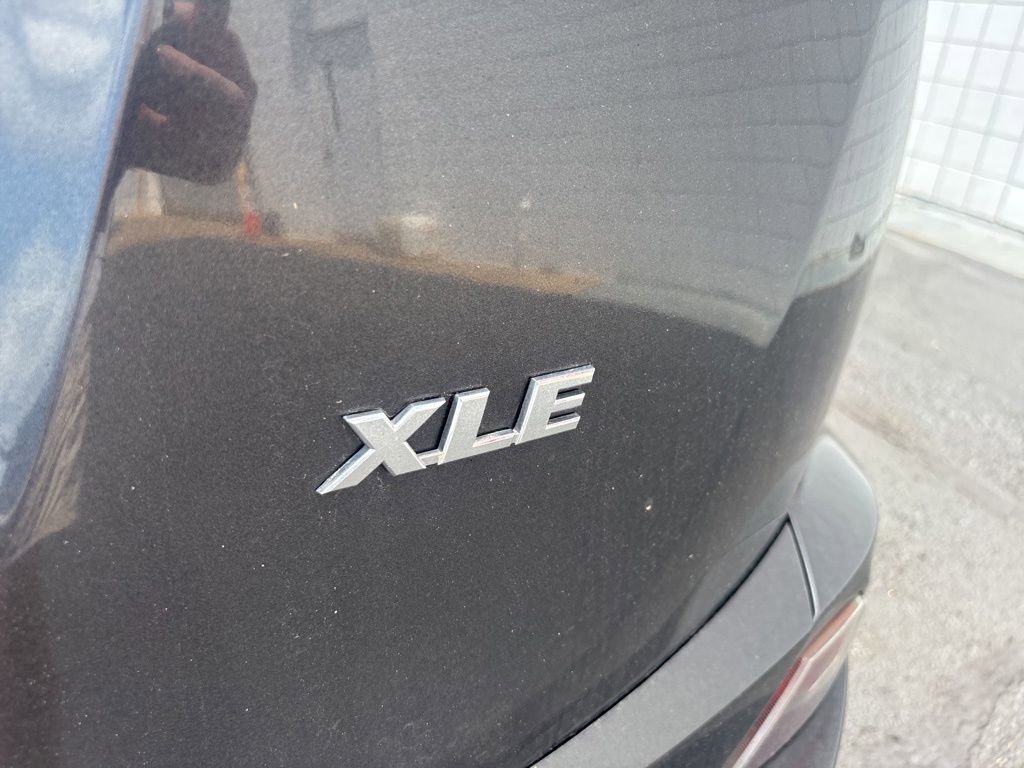 Used 2017 Toyota RAV4 XLE FWD image 33