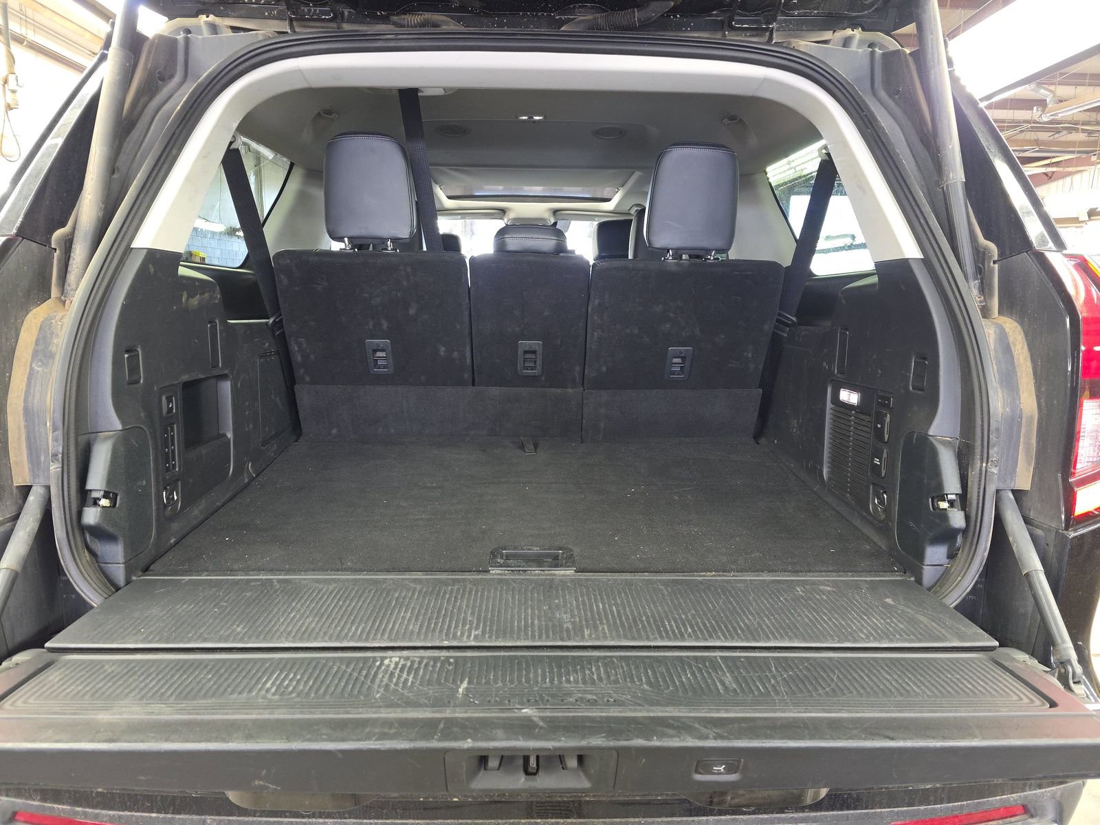 Used 2025 Ford Expedition Max Platinum AWD/4WD image 18