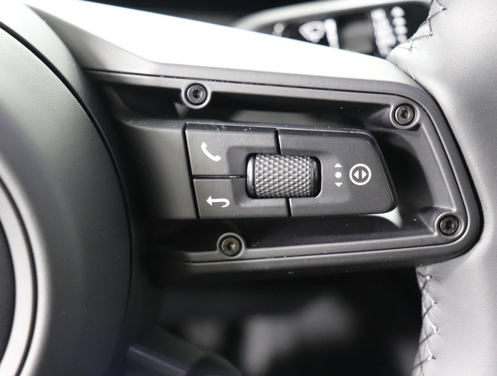 Used 2025 Porsche Macan Electric image 33