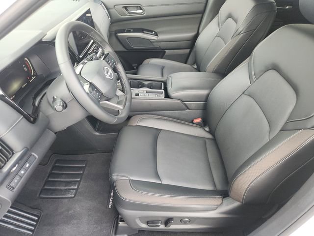 Used 2026 Nissan Pathfinder SL w/ SL Premium Package FWD image 9