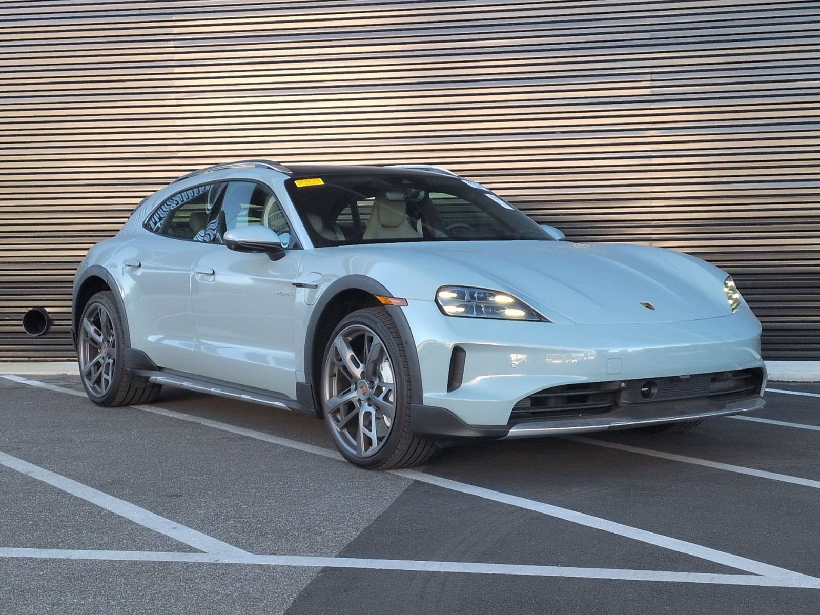 Certified 2025 Porsche Taycan 4 Cross Turismo AWD/4WD image 9