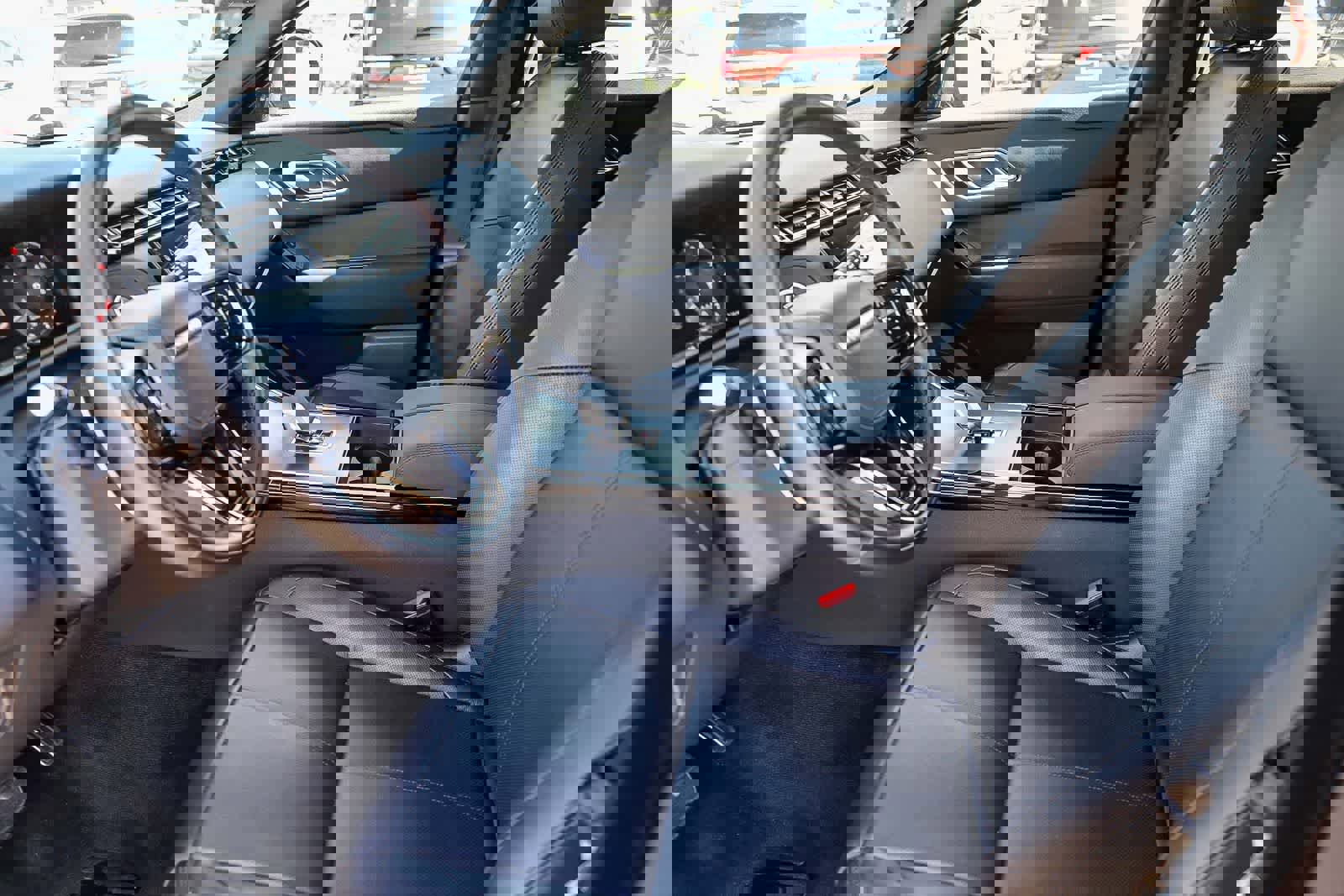 Used 2025 Land Rover Range Rover Velar Dynamic SE AWD/4WD image 15