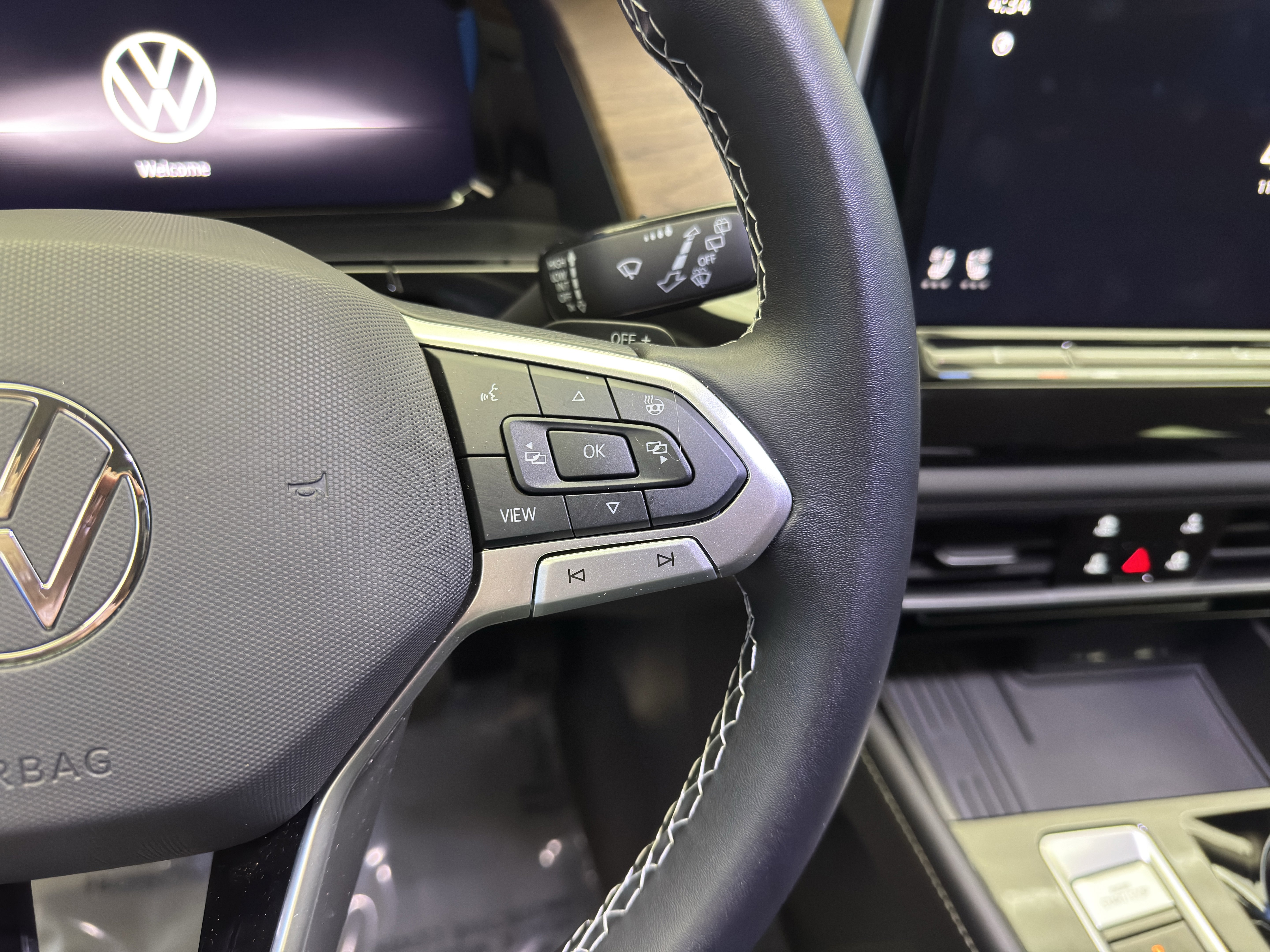 Certified 2025 Volkswagen Atlas SE w/ Black Wheel Package image 17