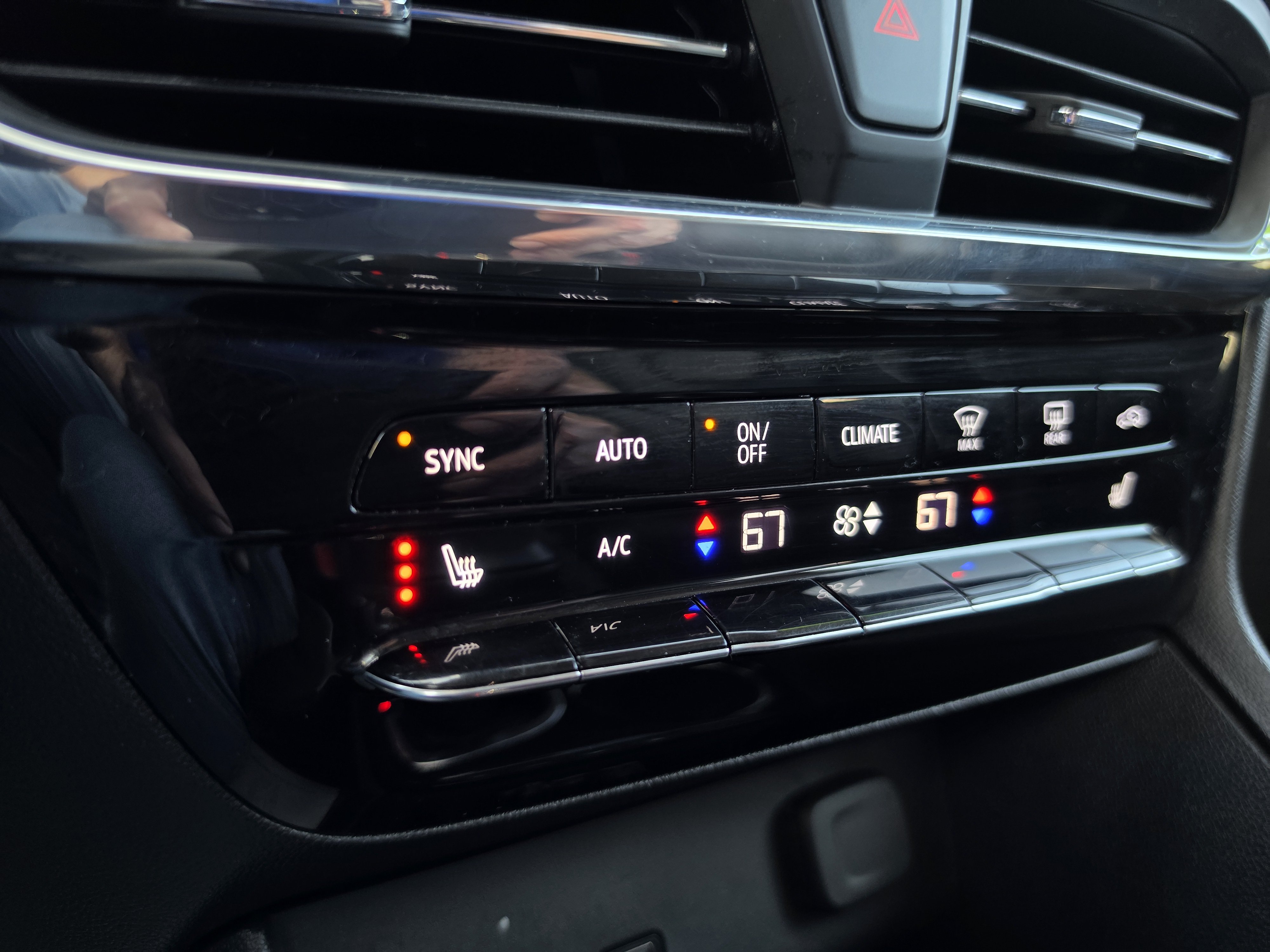 Used 2024 Buick Encore GX Avenir w/ Avenir Technology Package AWD/4WD image 27