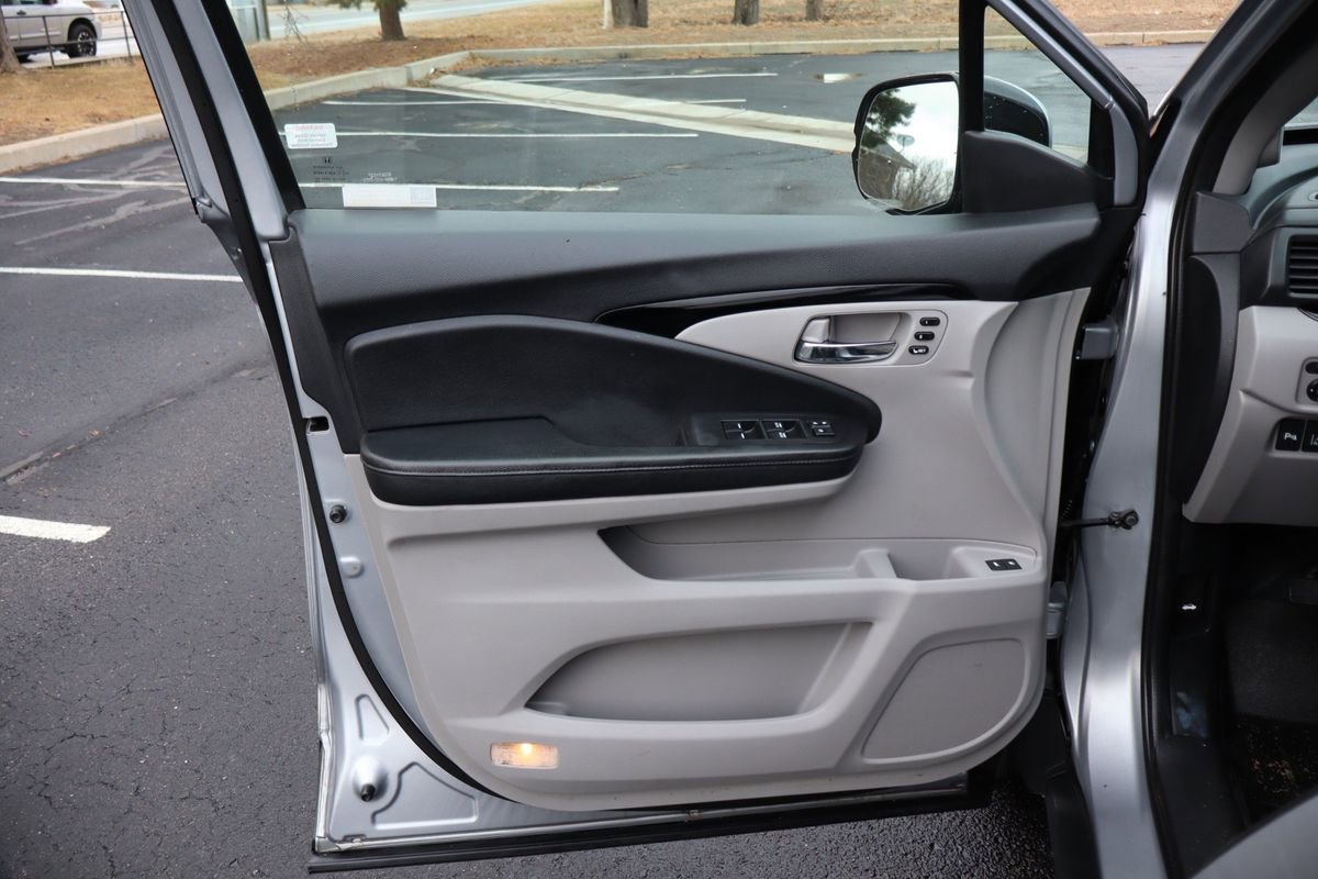 Used 2017 Honda Pilot Touring image 25