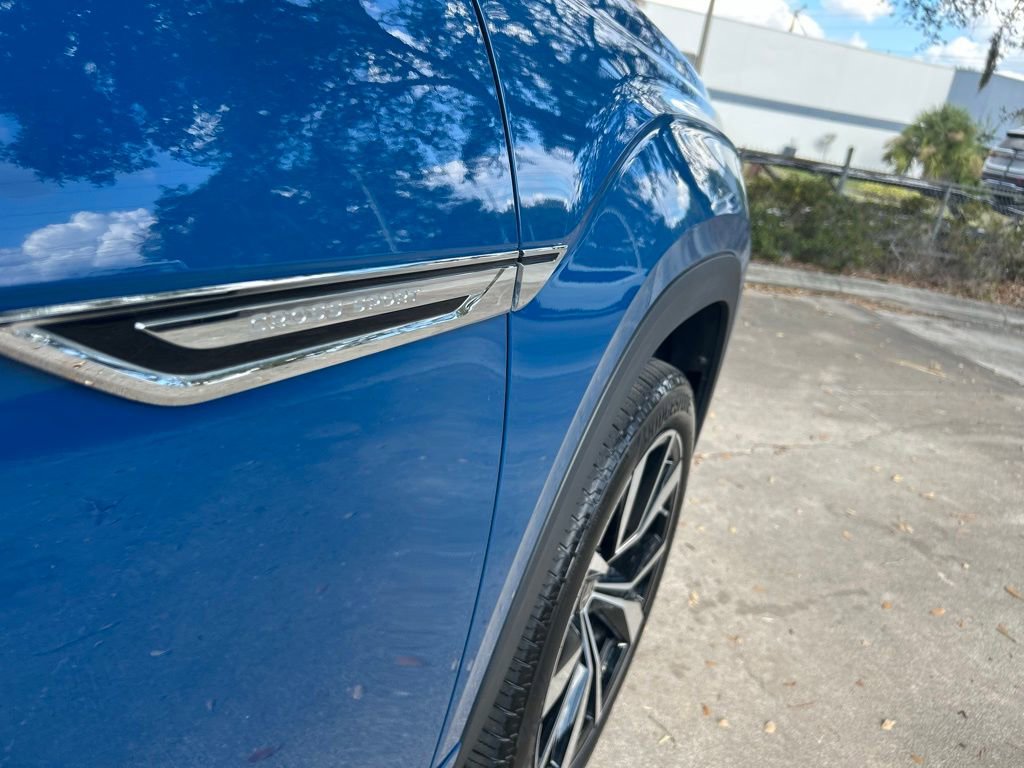 Used 2025 Volkswagen Atlas Cross Sport SEL Premium R-Line image 31