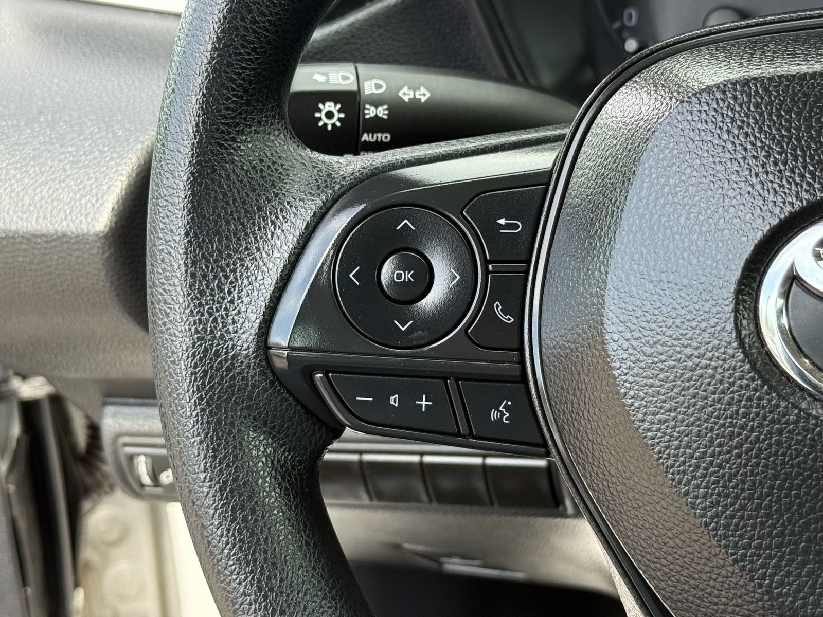 Used 2025 Toyota Corolla LE FWD image 17