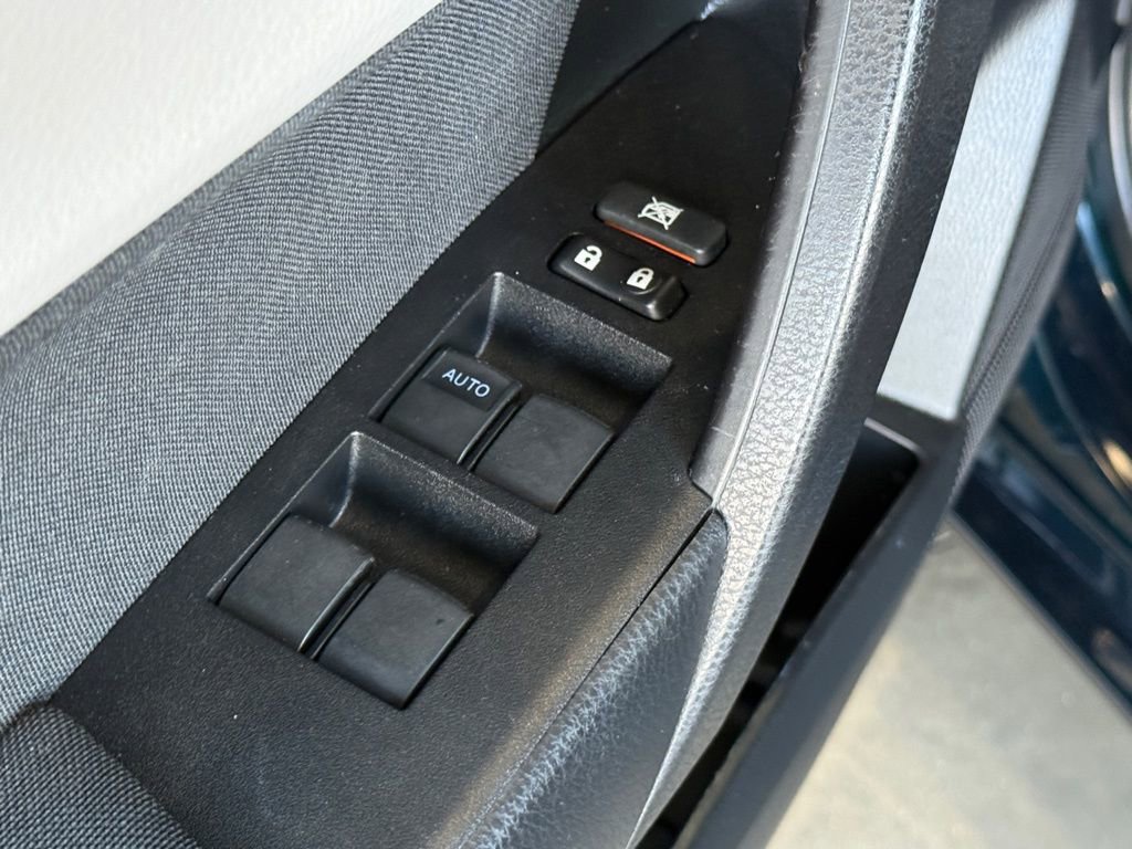 Used 2018 Toyota Corolla LE w/ Carpet Mat Package (TMS) image 19