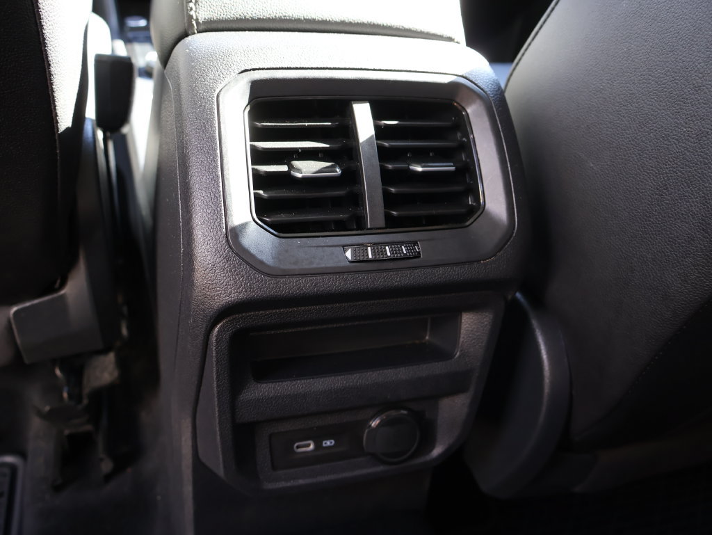 Used 2023 Volkswagen Tiguan SE AWD/4WD image 12