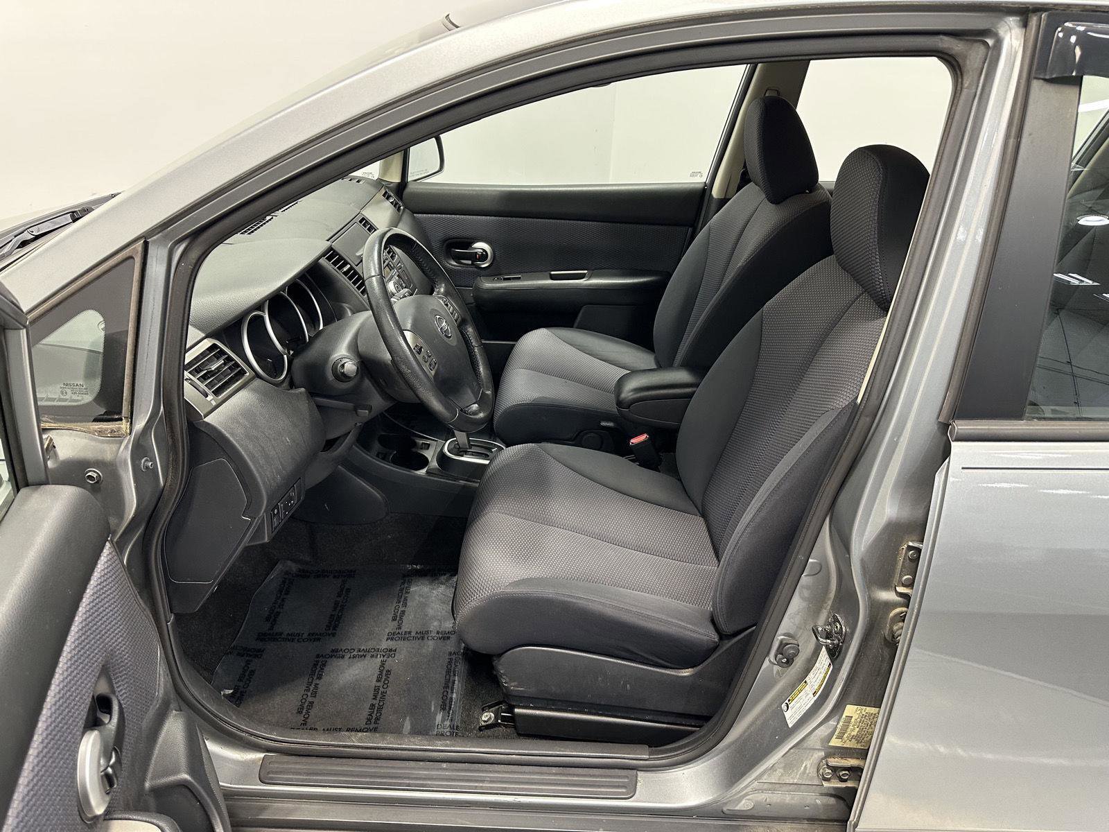 Used 2009 Nissan Versa Hatchback w/ Convenience Pkg FWD image 14