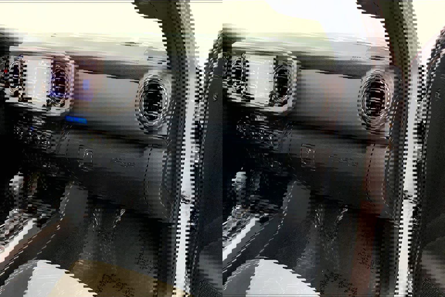 Used 2022 Toyota Tacoma TRD Off-Road image 27