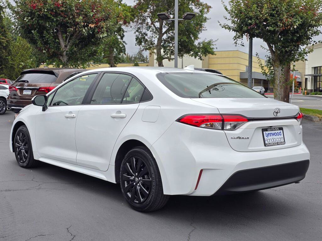 Used 2023 Toyota Corolla LE w/ Carpet Mat Package (TMS) FWD image 15