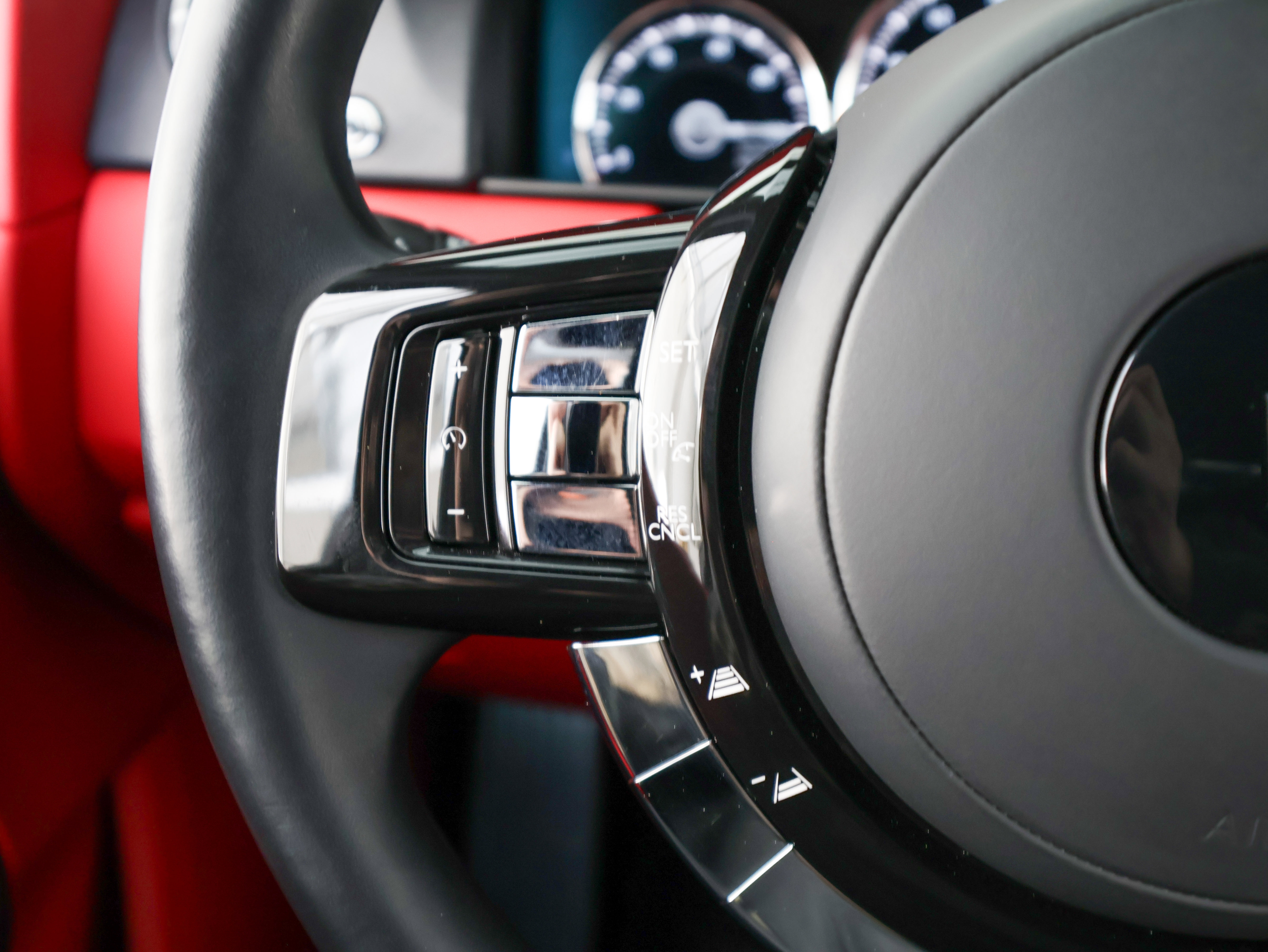 Used 2023 Rolls-Royce Cullinan image 46