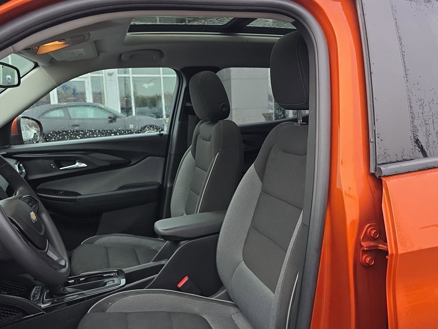 Used 2022 Chevrolet TrailBlazer LT w/ Sun and Liftgate Package AWD/4WD image 10