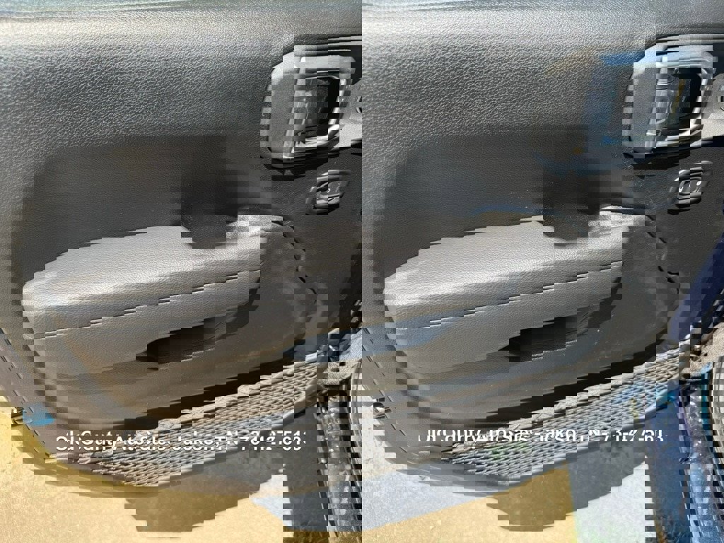 Used 2025 Jeep Wrangler Sport image 29