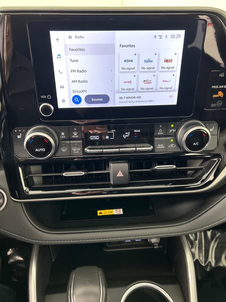 Used 2024 Toyota Highlander XLE image 13