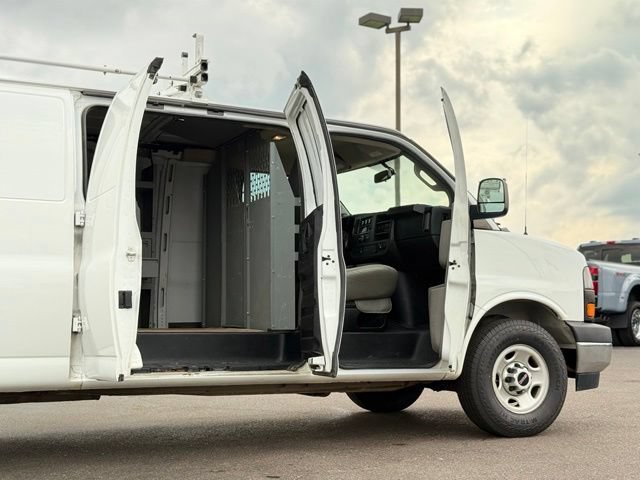 Used 2017 GMC Savana 3500 Extended RWD image 23