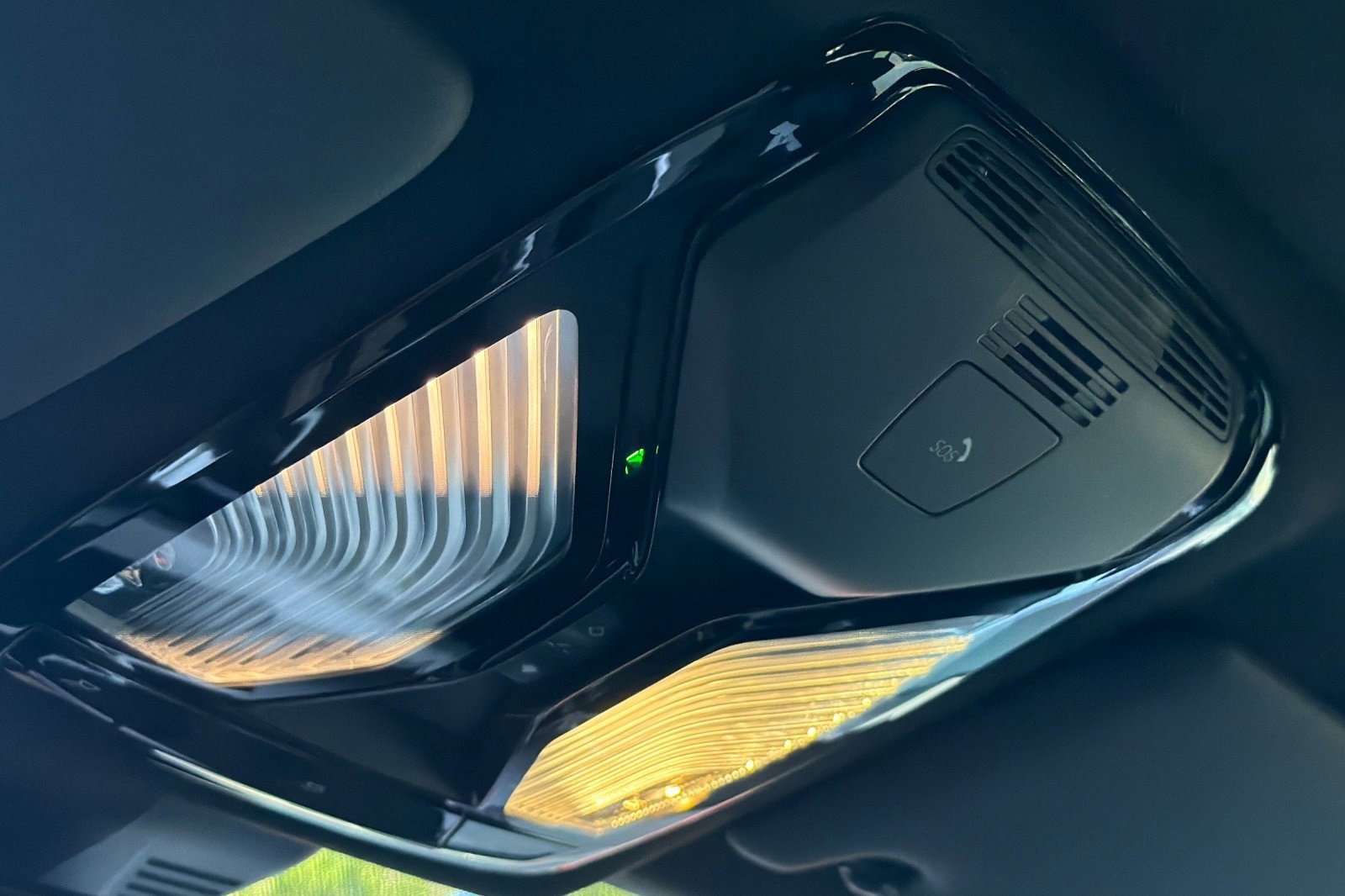 Used 2025 BMW 330i Sedan w/ Premium Package image 23