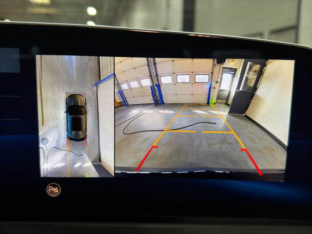 Used 2025 Cadillac XT4 Premium Luxury image 28