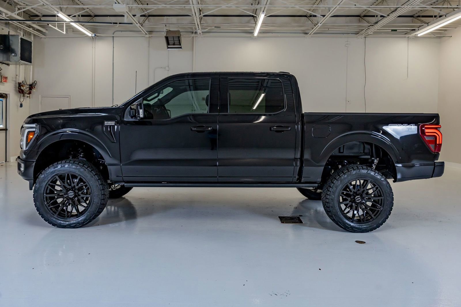 Used 2025 Ford F150 Platinum w/ FX4 Off-Road Package AWD/4WD image 6