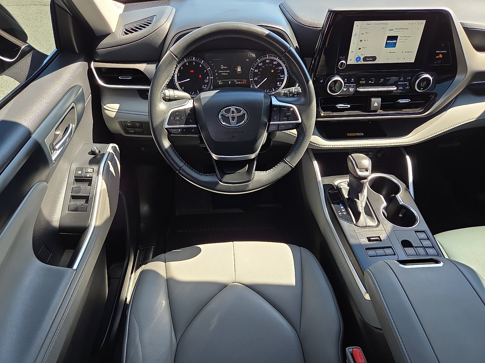 Used 2024 Toyota Highlander XLE AWD/4WD image 13