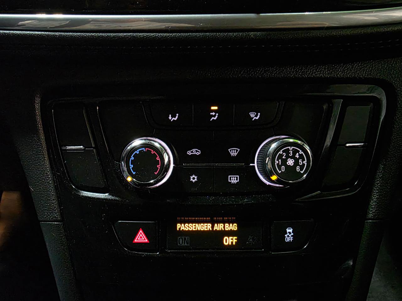 Used 2020 Buick Encore Preferred AWD/4WD image 32