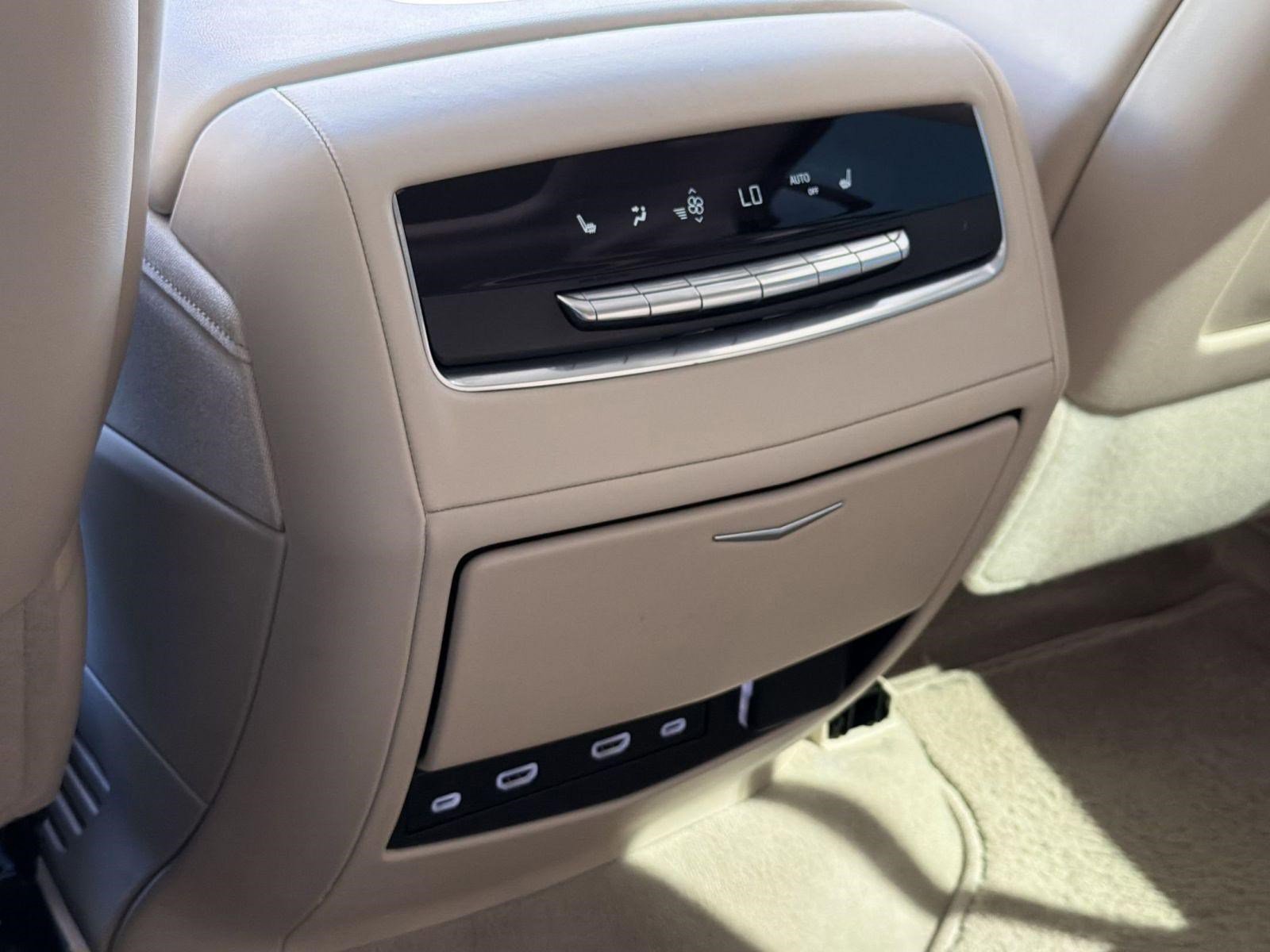 Certified 2024 Cadillac Escalade Premium Luxury Platinum w/ Heavy-Duty Trailer Package AWD/4WD image 27