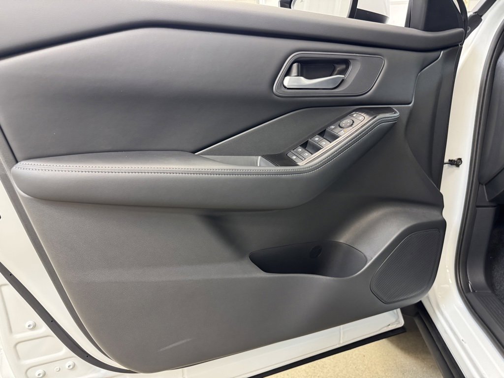 New 2026 Nissan Rogue SV image 8