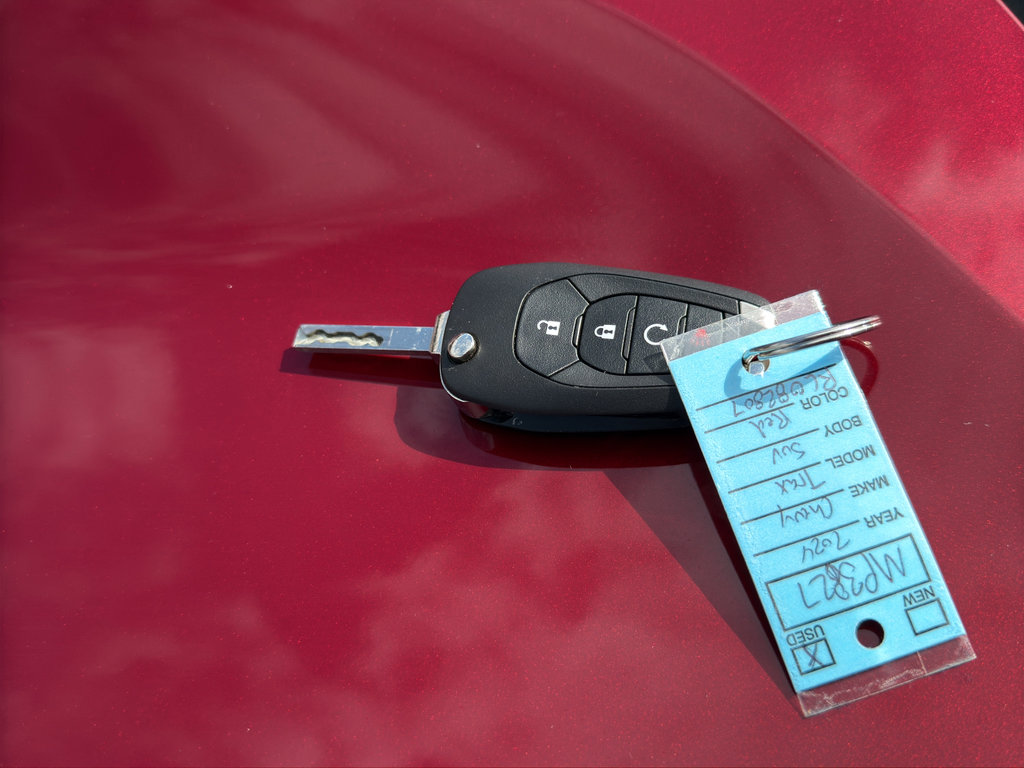 Used 2024 Chevrolet Trax RS w/ Sunroof Package FWD image 12