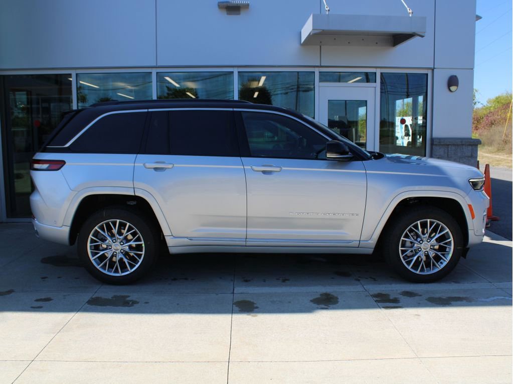 New 2025 Jeep Grand Cherokee Summit image 3
