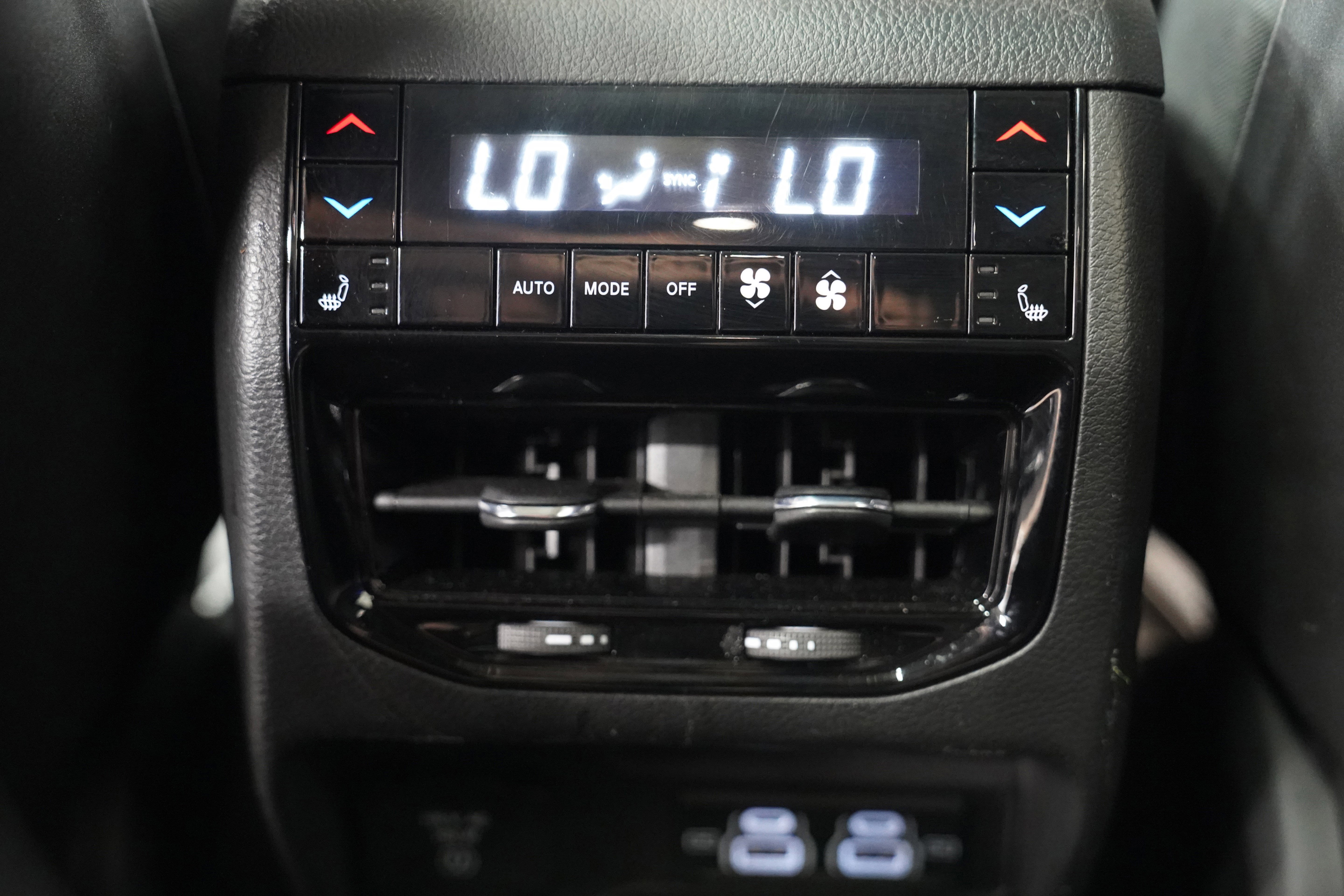 Used 2023 Jeep Grand Cherokee Overland w/ Advanced Protech Group III image 6