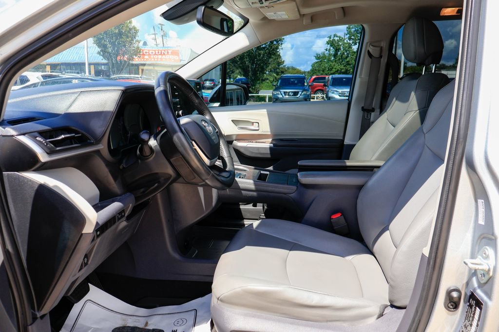 Used 2021 Toyota Sienna XLE FWD image 7