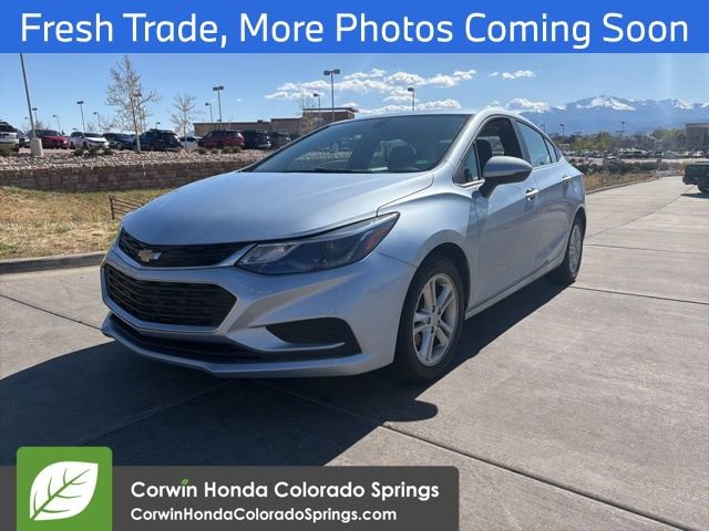 Used 2017 Chevrolet Cruze LT w/ Convenience Package FWD image 3