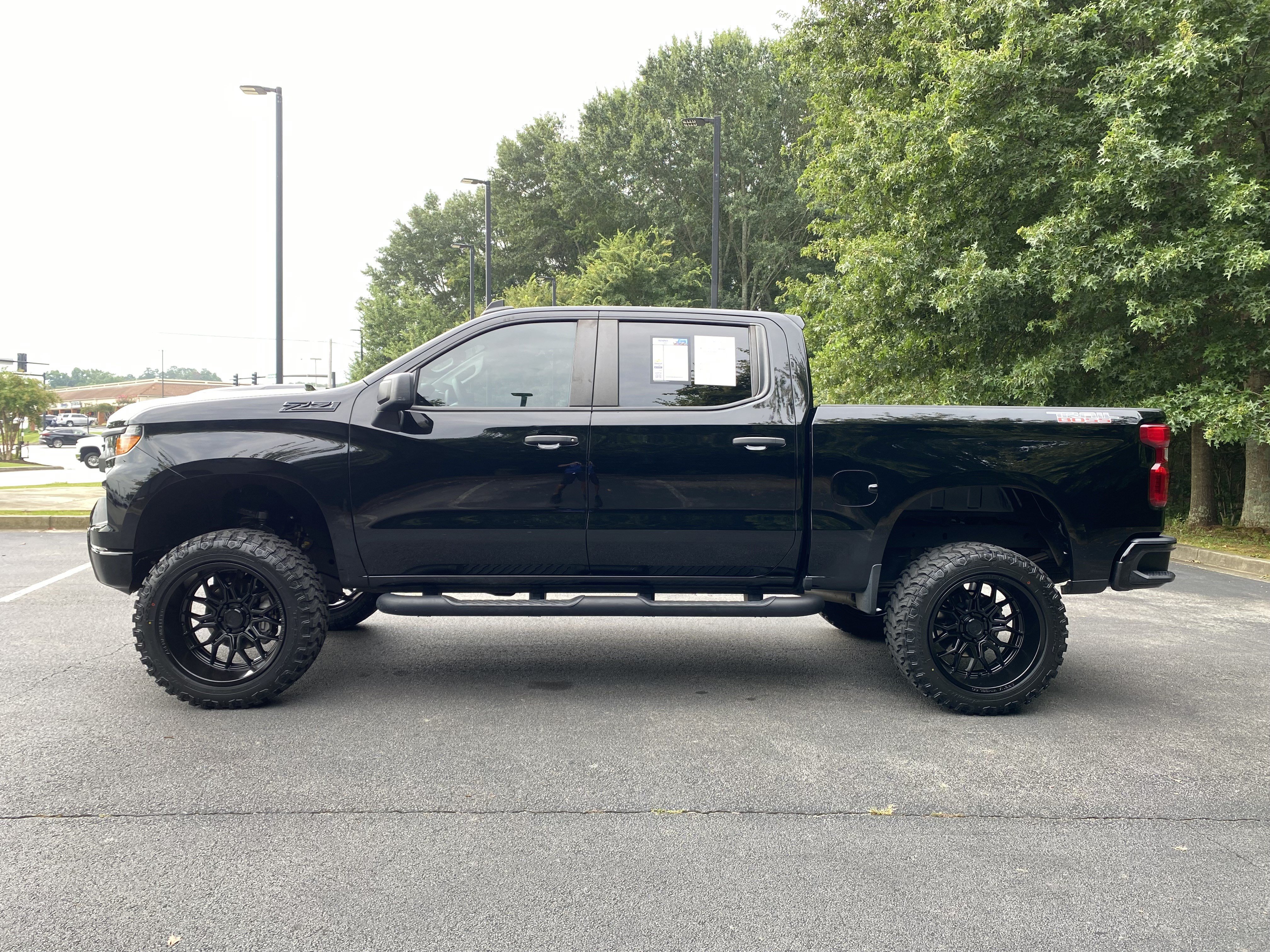 Used 2024 Chevrolet Silverado 1500 Custom Trail Boss w/ LPO, Dark Essentials Package AWD/4WD image 6