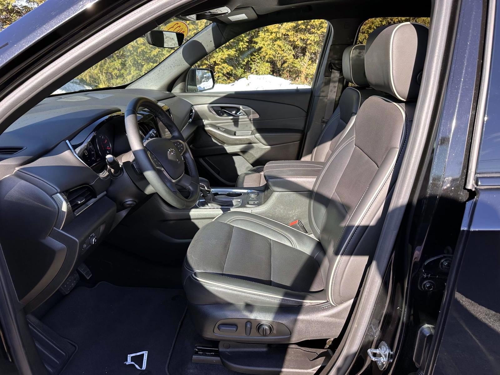 Used 2023 Chevrolet Traverse Premier w/ Redline Edition AWD/4WD image 10