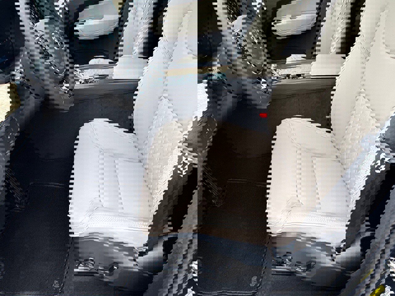 New 2026 Volvo XC60 B5 Plus w/ Protection Package Premier image 17