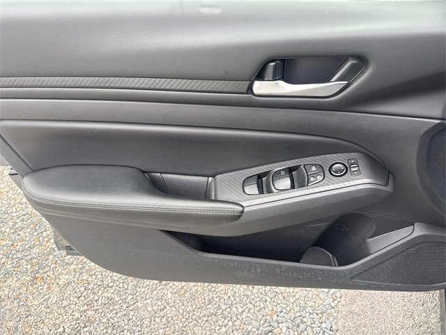 Used 2024 Nissan Altima 2.5 SV image 13