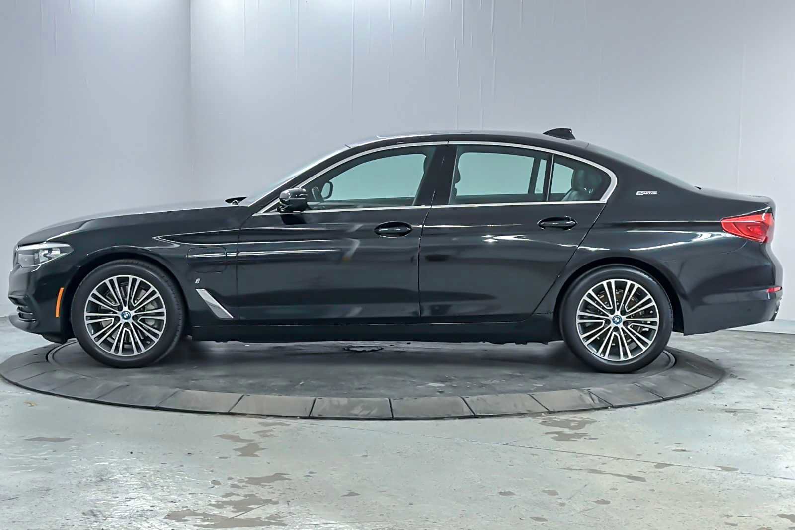 Used 2019 BMW 530e w/ Convenience Package image 5