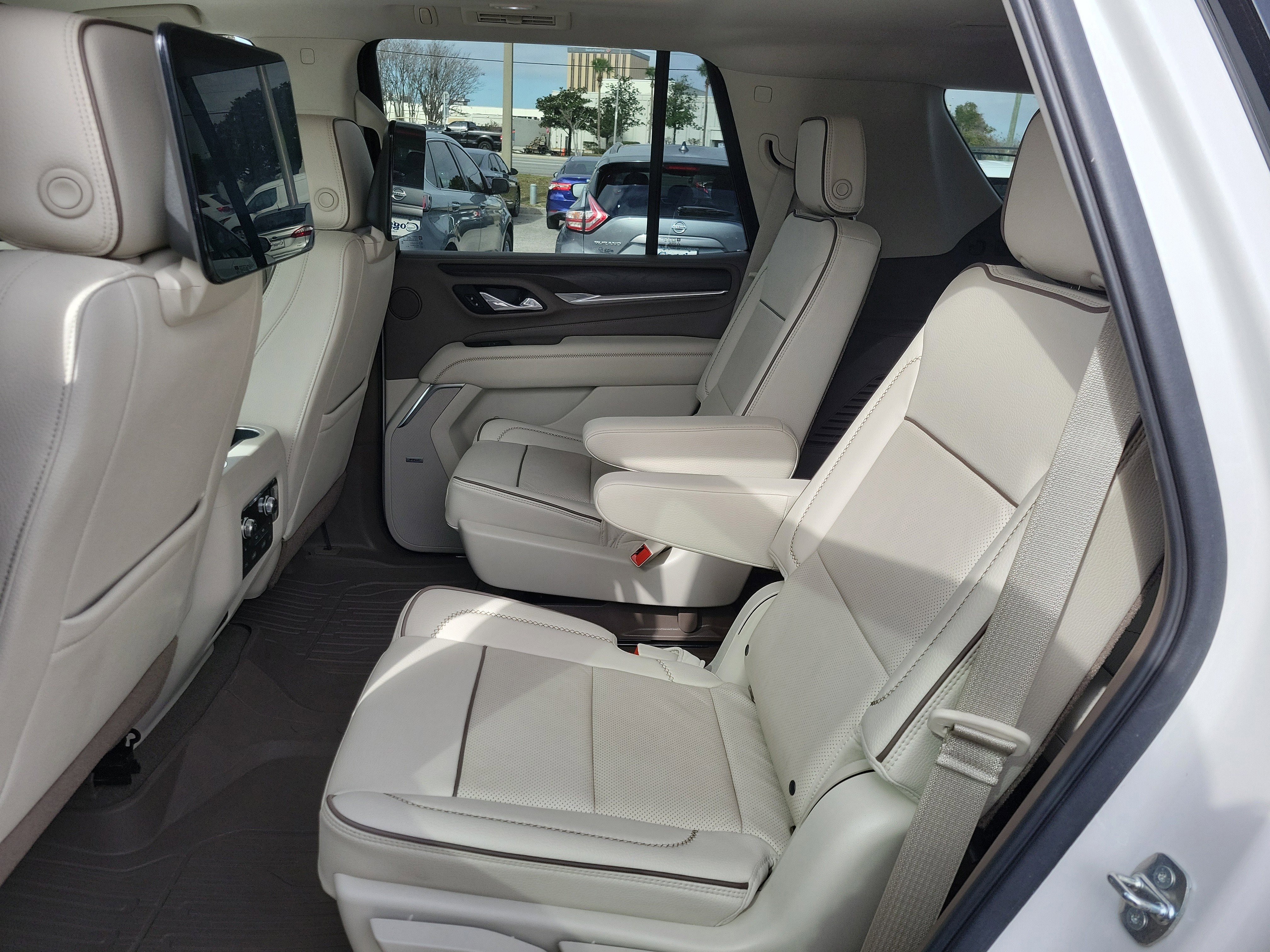 Used 2021 GMC Yukon Denali w/ Denali Premium Package image 24