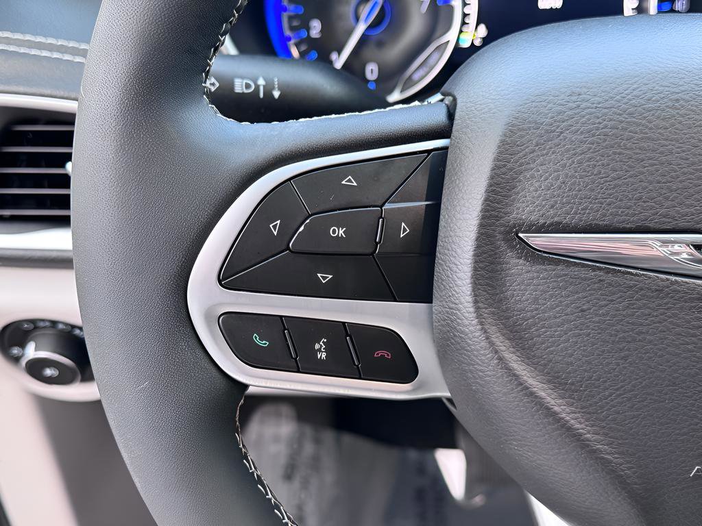 Used 2022 Chrysler Pacifica Limited FWD image 15